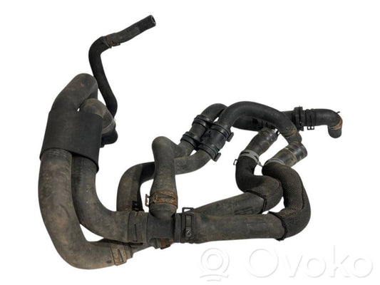 Caurulīte (-es) / šļūtene (-es)