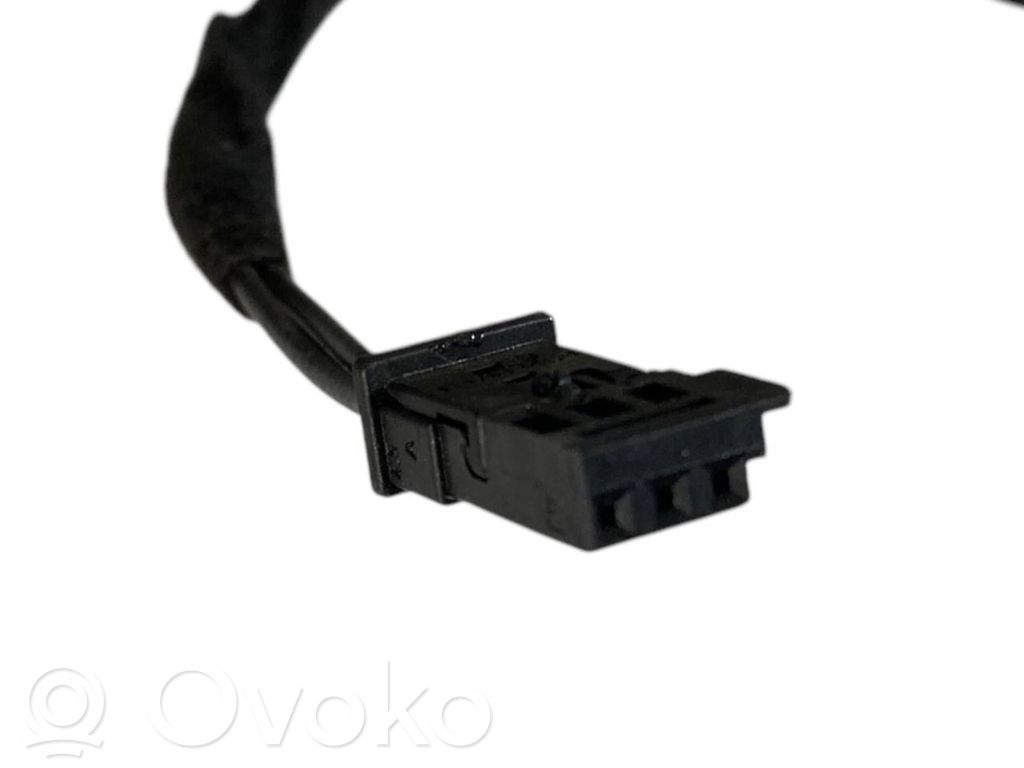 Skaļrunis (-i) priekšējās durvīs