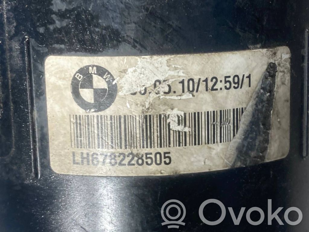 Stūres pastiprinātāja šķidruma tvertne