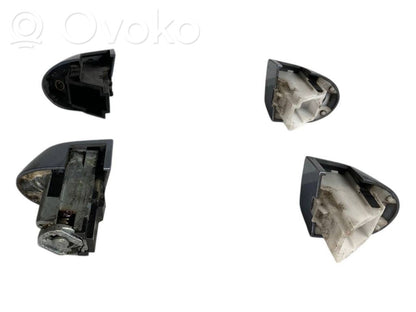 Priekšpusē durvju roktura vāciņš