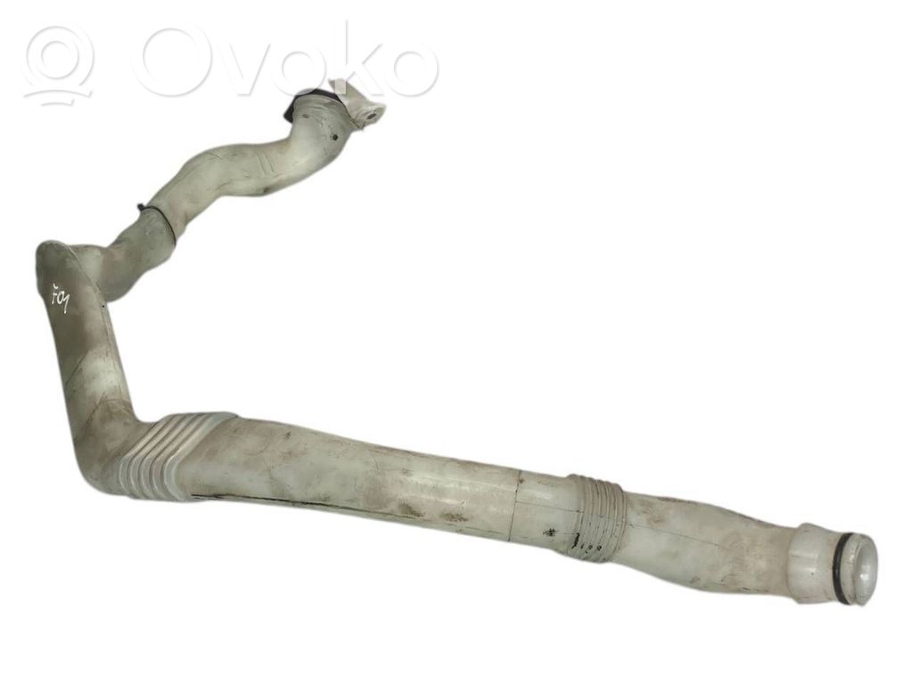 Window fluid reservoir filler pipe