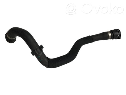 Caurulīte (-es) / šļūtene (-es)