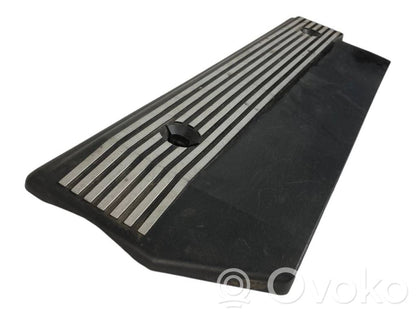 Dzinēja pārsegs (dekoratīva apdare)