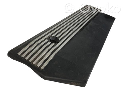 Engine cover (decorative trim)