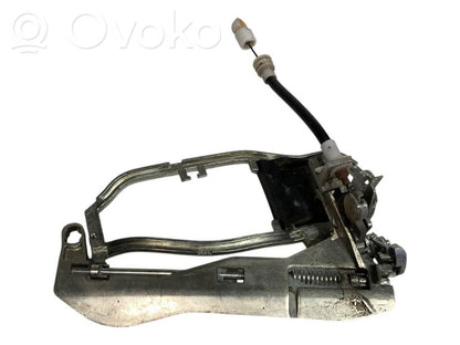 Priekšpusē turētājs / kronšteins ārējam atvēršanas rokturim