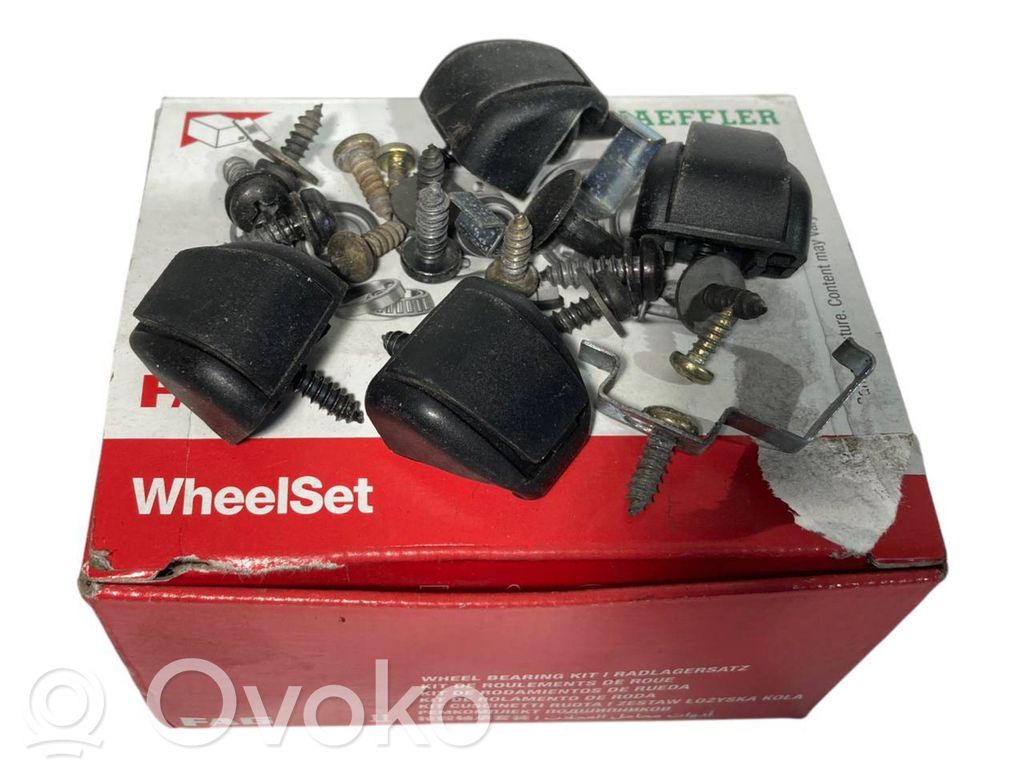 Занавеска на окне сзади