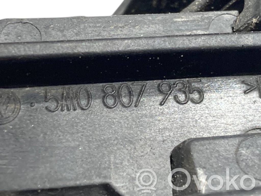 Priekšpusē bampera turētājs