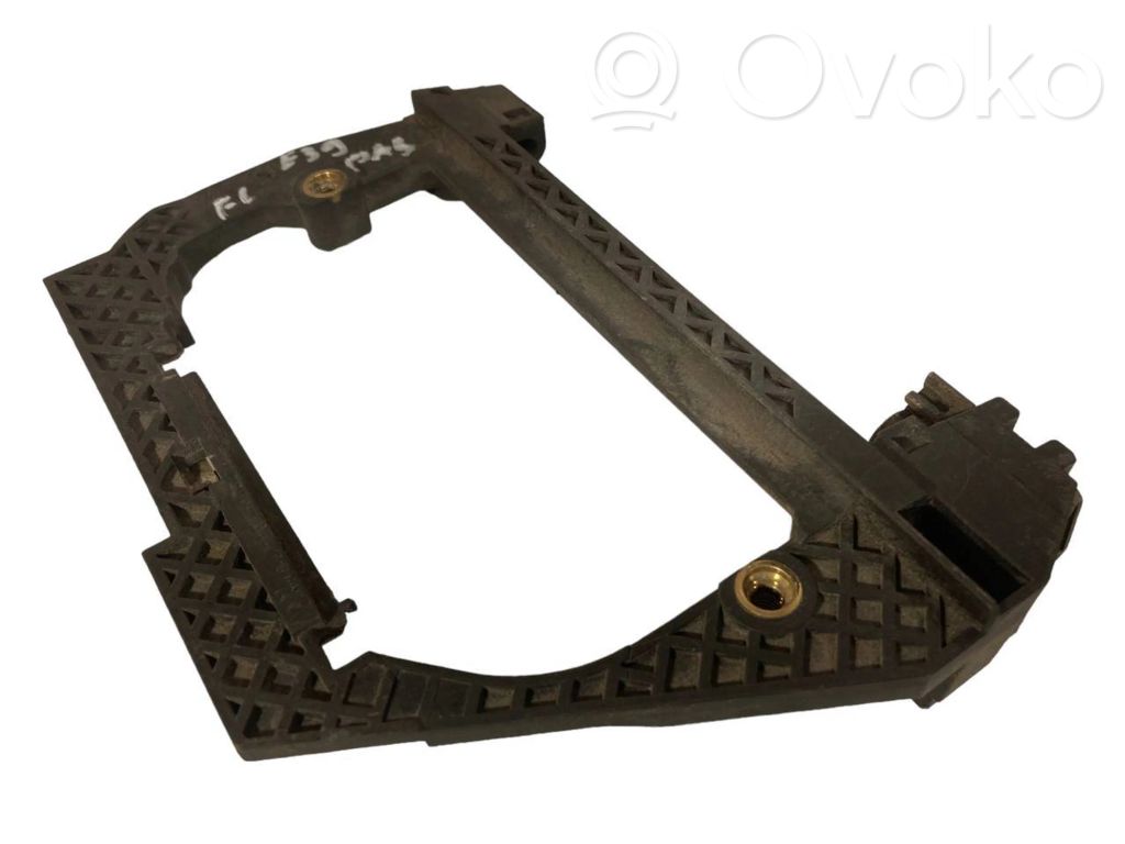 Aizmugurē turētājs / kronšteins ārējam atvēršanas rokturim