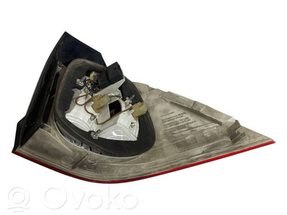 Aizmugurējais lukturis virsbūvē