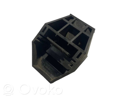 Radiator(s) holder/bracket