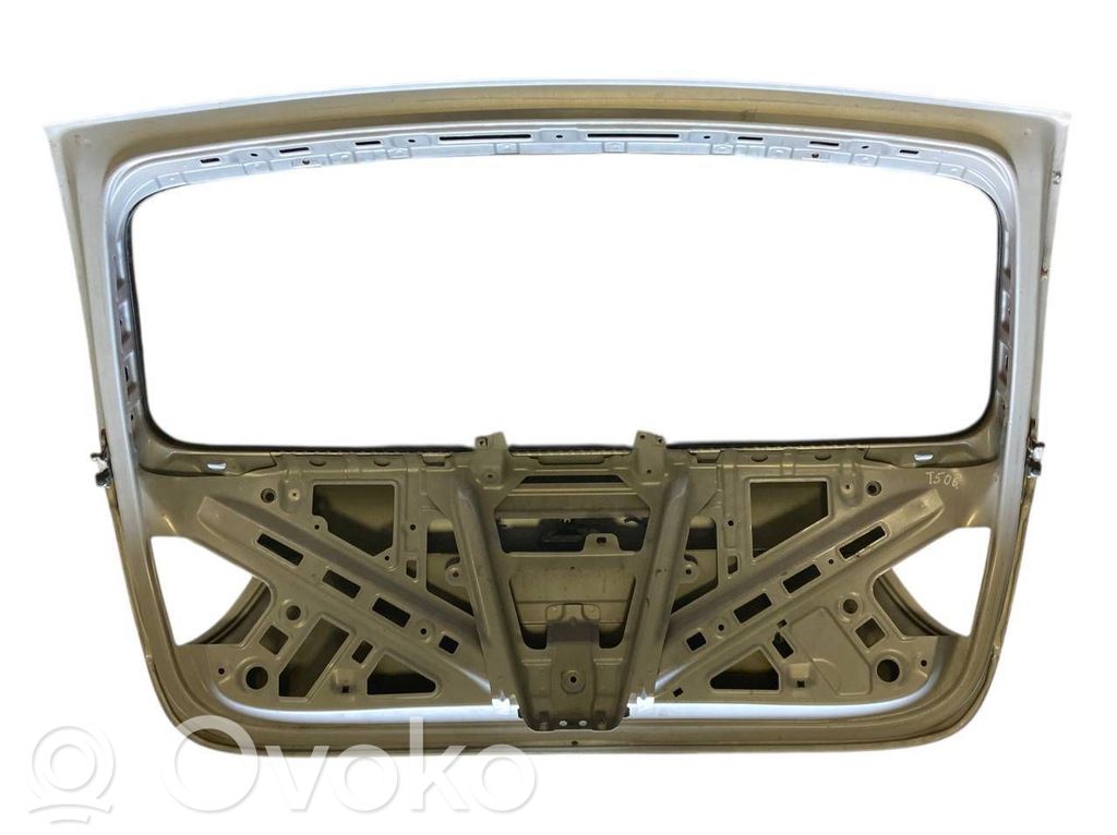 Задняя крышка (багажник)