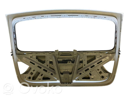 Задняя крышка (багажник)