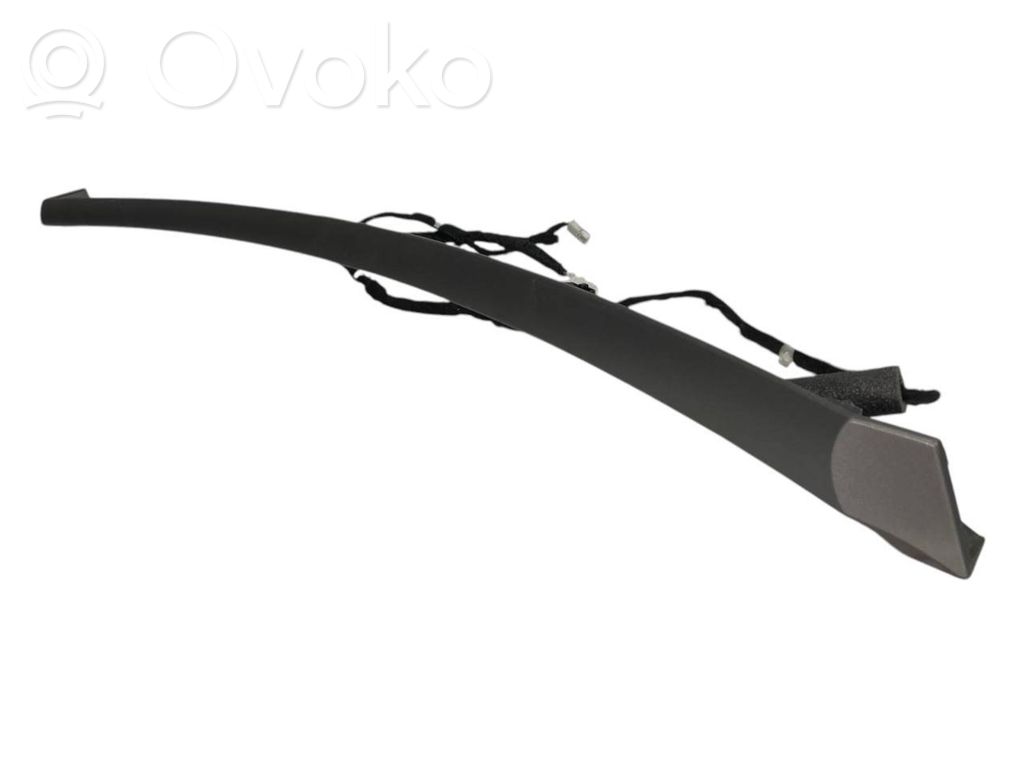 Еще один вид декоративной детали на передней части двери.