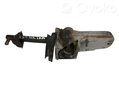 Durvju atvēruma ierobežotājs