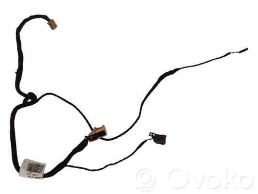 Aizmugurējo durvju vadu instalācija