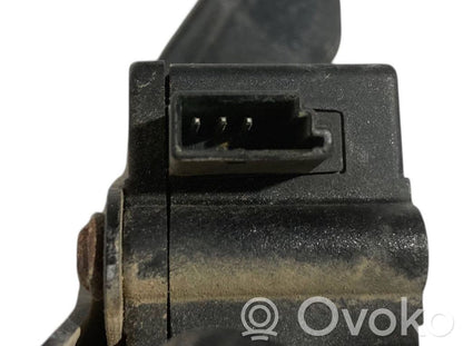 Aizmugurējā pārsega slēdzene