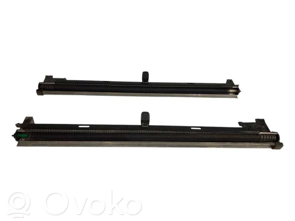 Занавеска на окне сзади