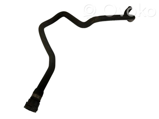 Caurulīte (-es) / šļūtene (-es)