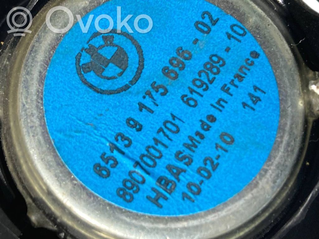 Динамик(и) в передней двери