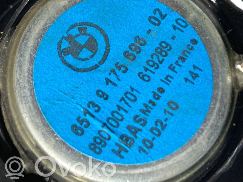 Skaļrunis (-i) priekšējās durvīs