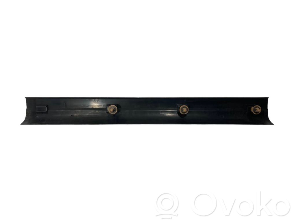 Priekšējā sliekšņa dekoratīvā apdare (iekšējā)