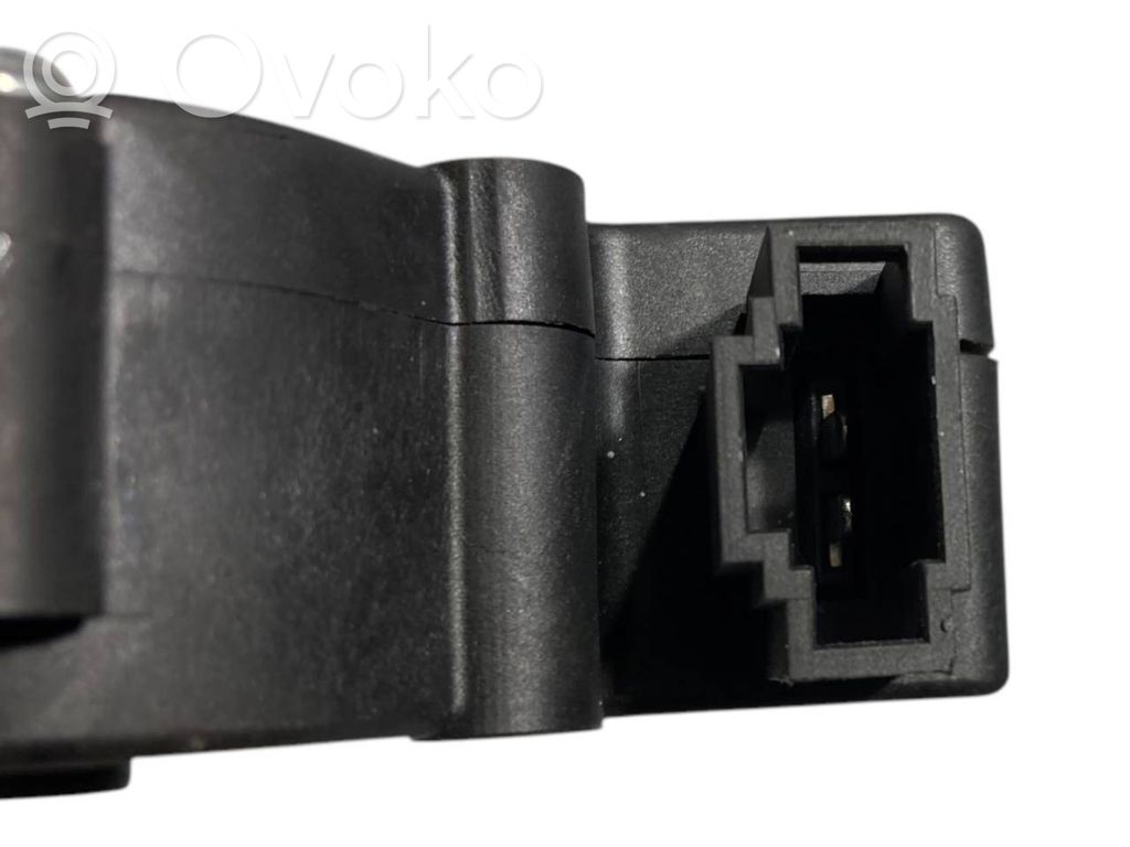 Tailgate latch