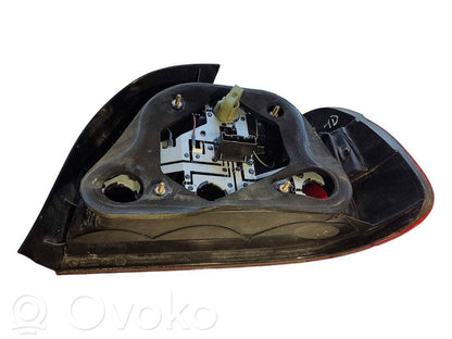 Aizmugurējais lukturis virsbūvē