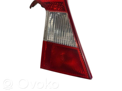 Aizmugurējais lukturis pārsegā