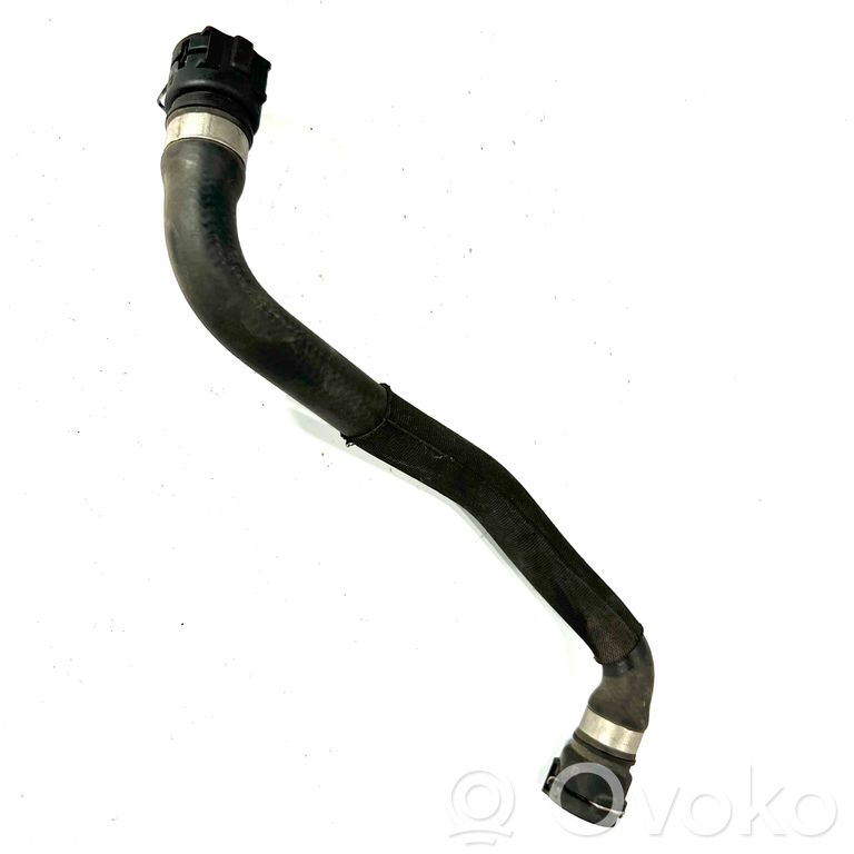 Caurulīte (-es) / šļūtene (-es)