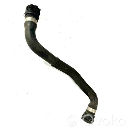 Caurulīte (-es) / šļūtene (-es)