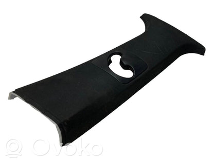 (B) statņa dekoratīvā apdare (augšdaļa)