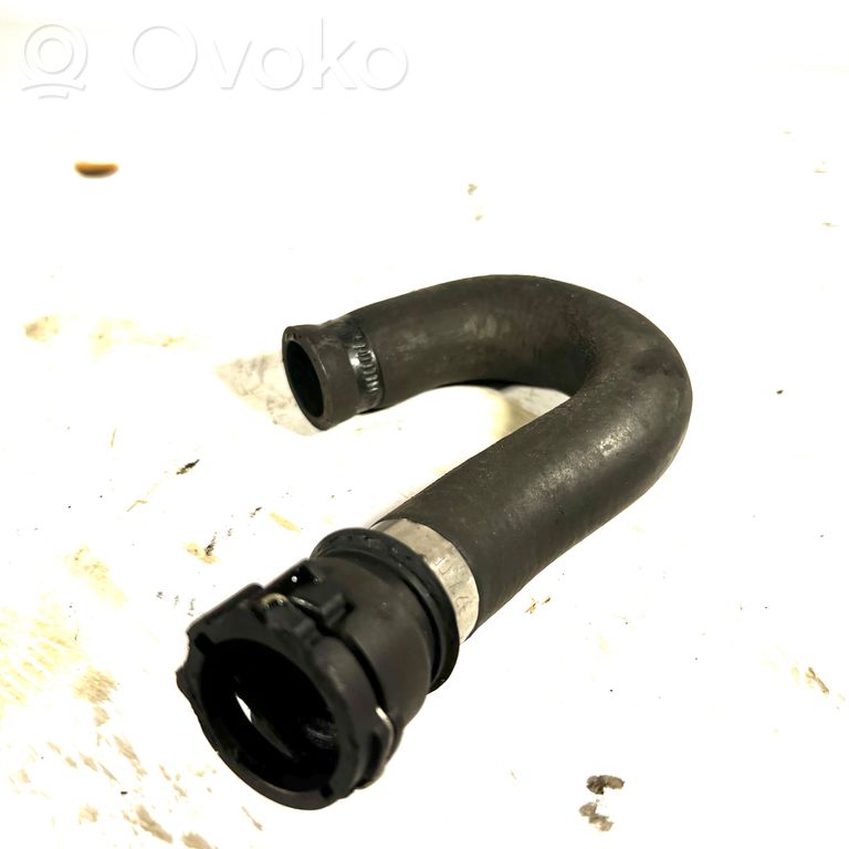 Caurulīte (-es) / šļūtene (-es)