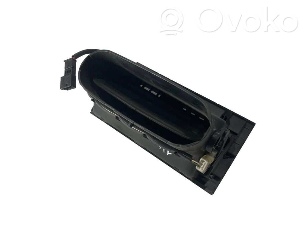 Задняя воздухо-вентиляционная решетка