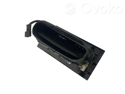 Задняя воздухо-вентиляционная решетка