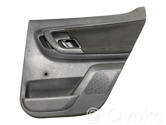 Apšuvums aizmugurējām durvīm