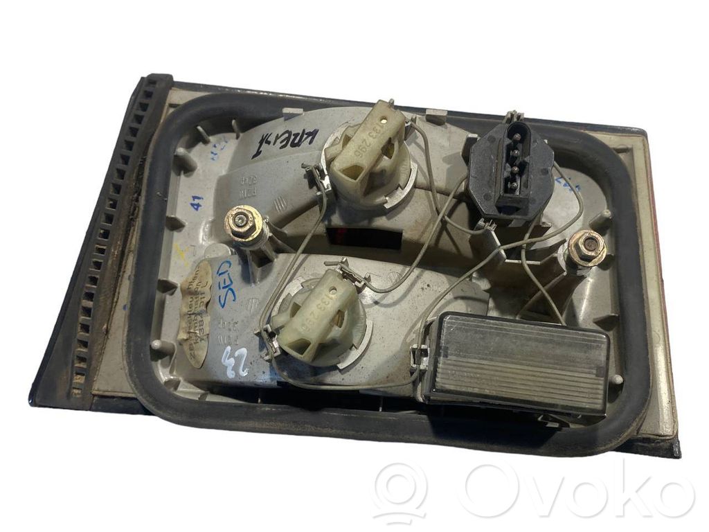 Aizmugurējais lukturis pārsegā