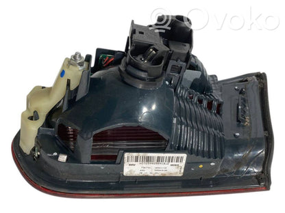 Задний фонарь на капоте