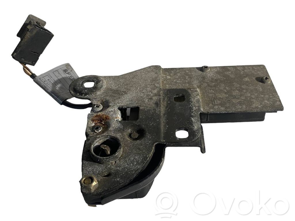 Slēdzene aizmugurējam logam