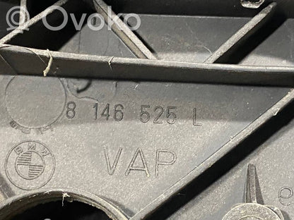 Skaļrunis (-i) aizmugurējā palodzē