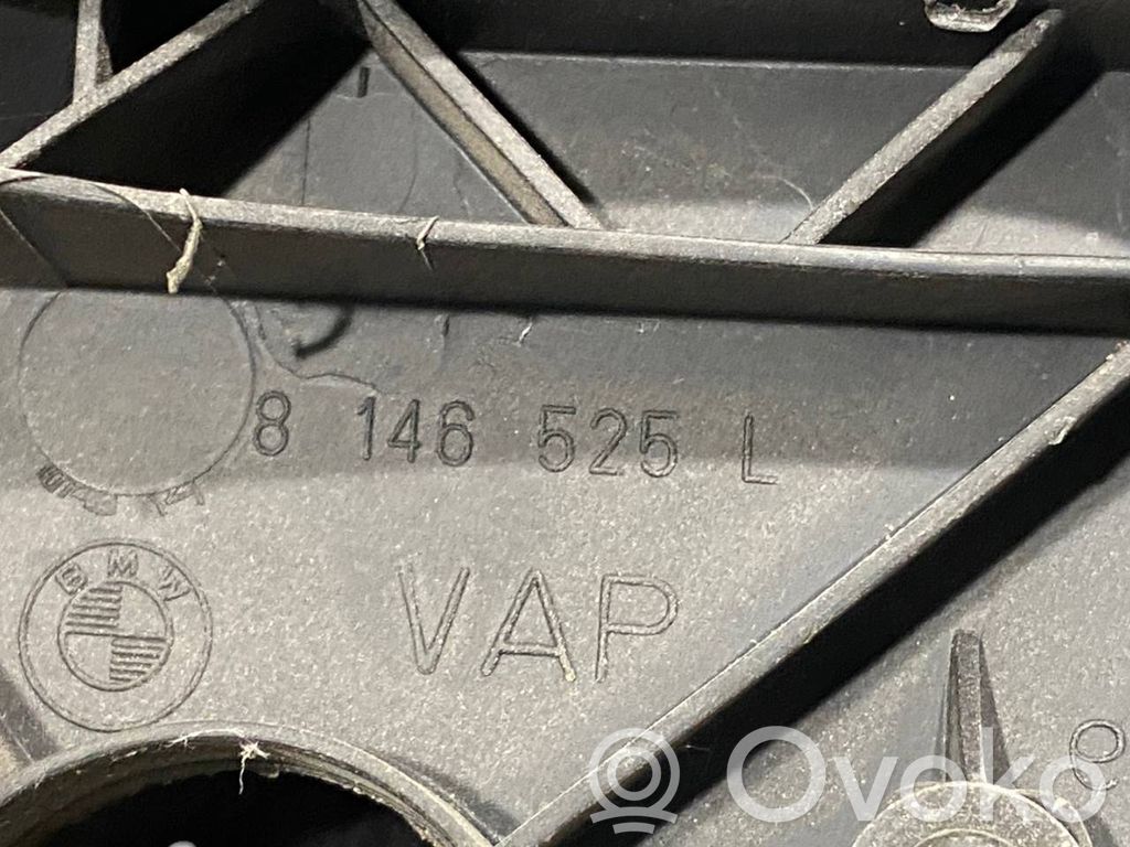 Skaļrunis (-i) aizmugurējā palodzē