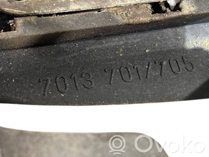 Priekšpusē turētājs / kronšteins ārējam atvēršanas rokturim