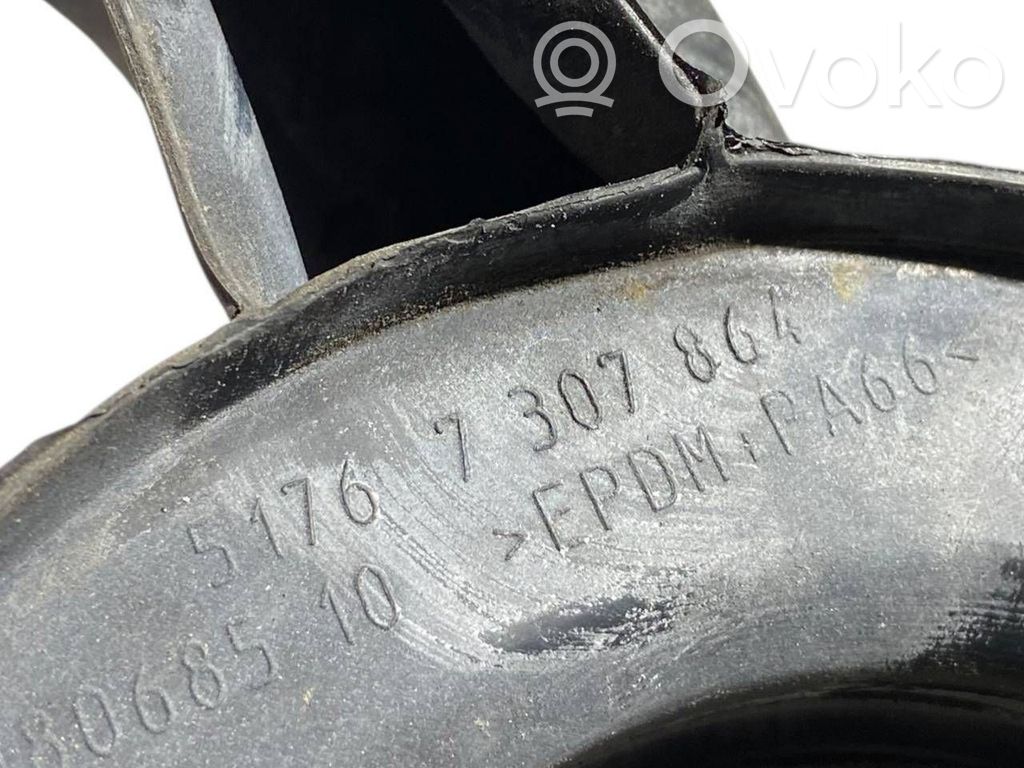 Dzinēja nodalījuma gumija