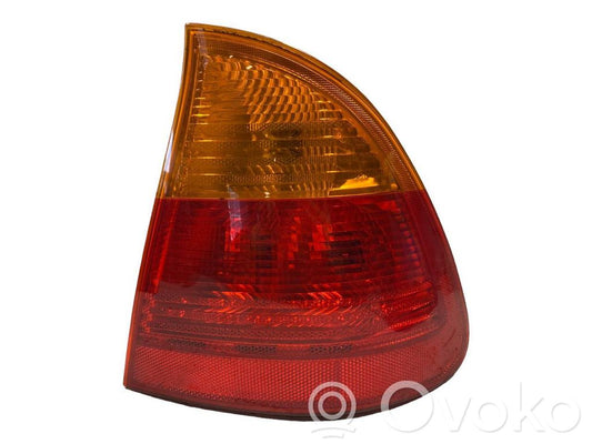 Задний фонарь в кузове