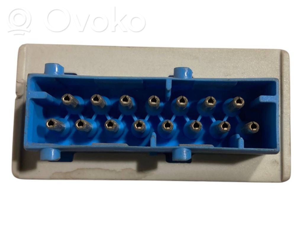 Logu tīrītāju relejs