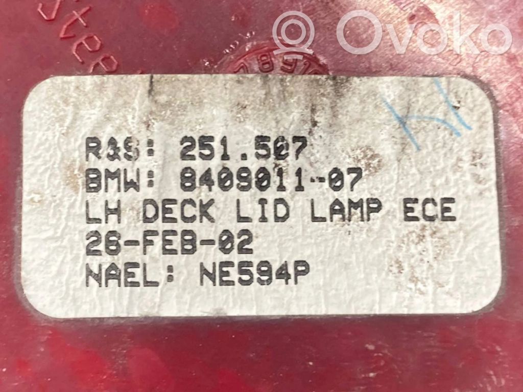Taillight in the hood