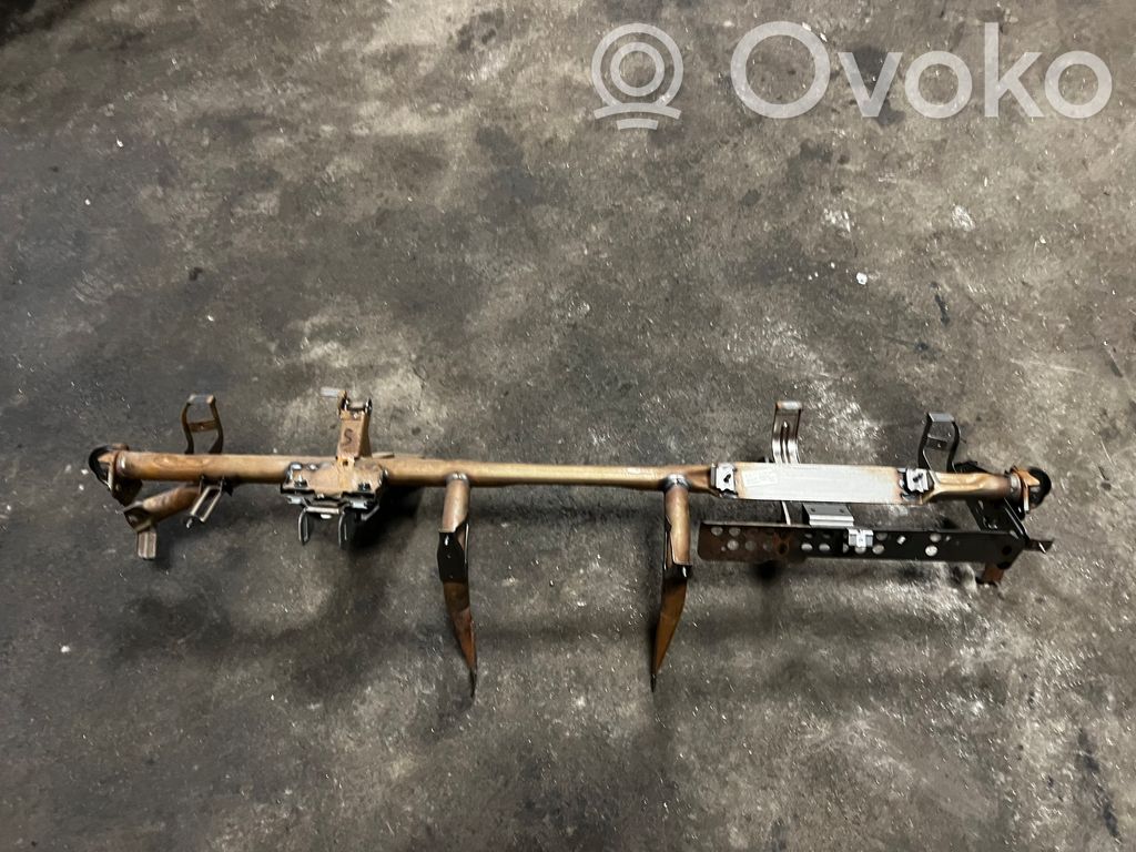 Priekšējā paneļa montāžas sija