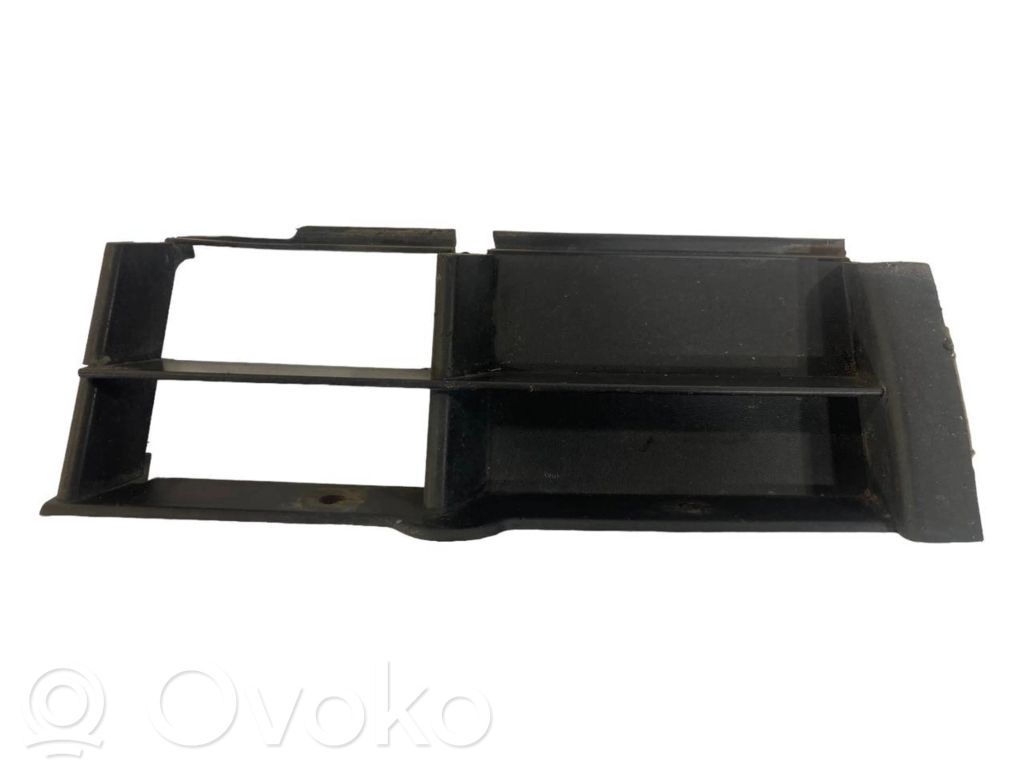 Apakšējais režģis (trīsdaļīgs)