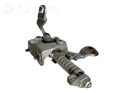 Aizmugurējā pārsega eņģe (-ess)