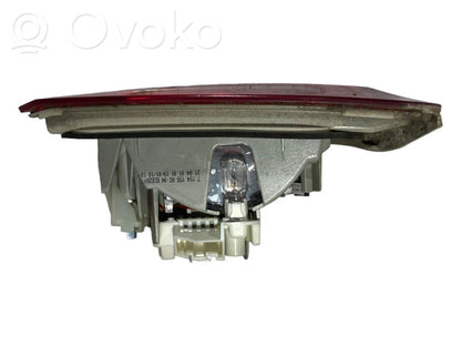 Aizmugurējais lukturis pārsegā