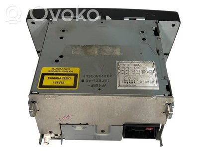 Radio / CD/DVD atskaņotājs / navigācija